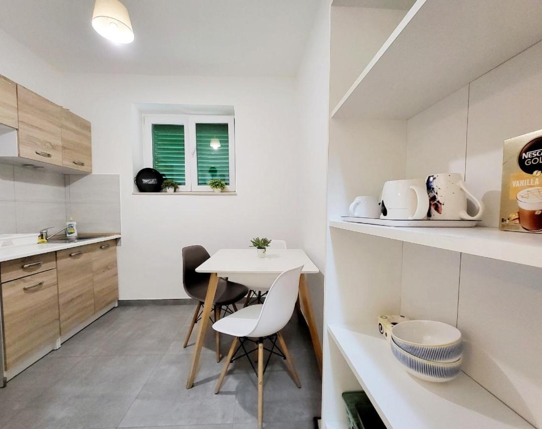 Cozy Apartment With Balcony 10 Min From The Beach 里耶卡 外观 照片